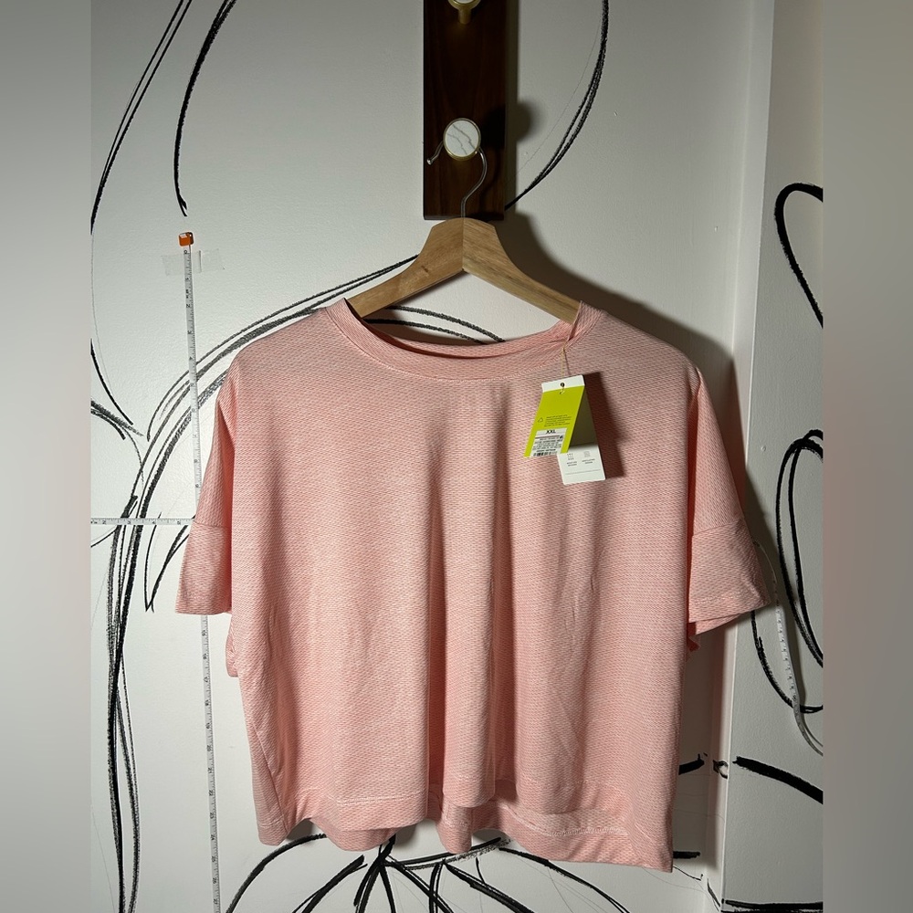 NEW All In Motion Coral Cropped Women's Short Sleeve Top w/Back Slit + Textured